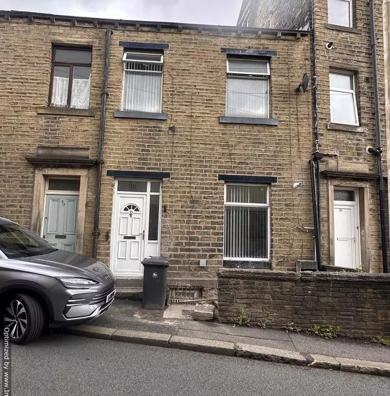 £675 pcm (£156 pw)