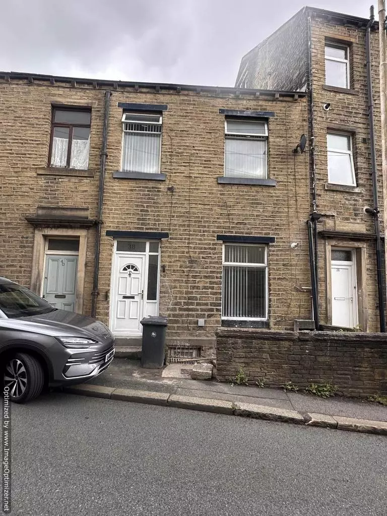 £675 pcm (£156 pw)