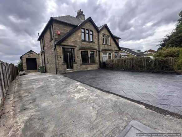 £1,400 pcm (£323 pw)
