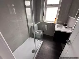 £1,400 pcm (£323 pw)