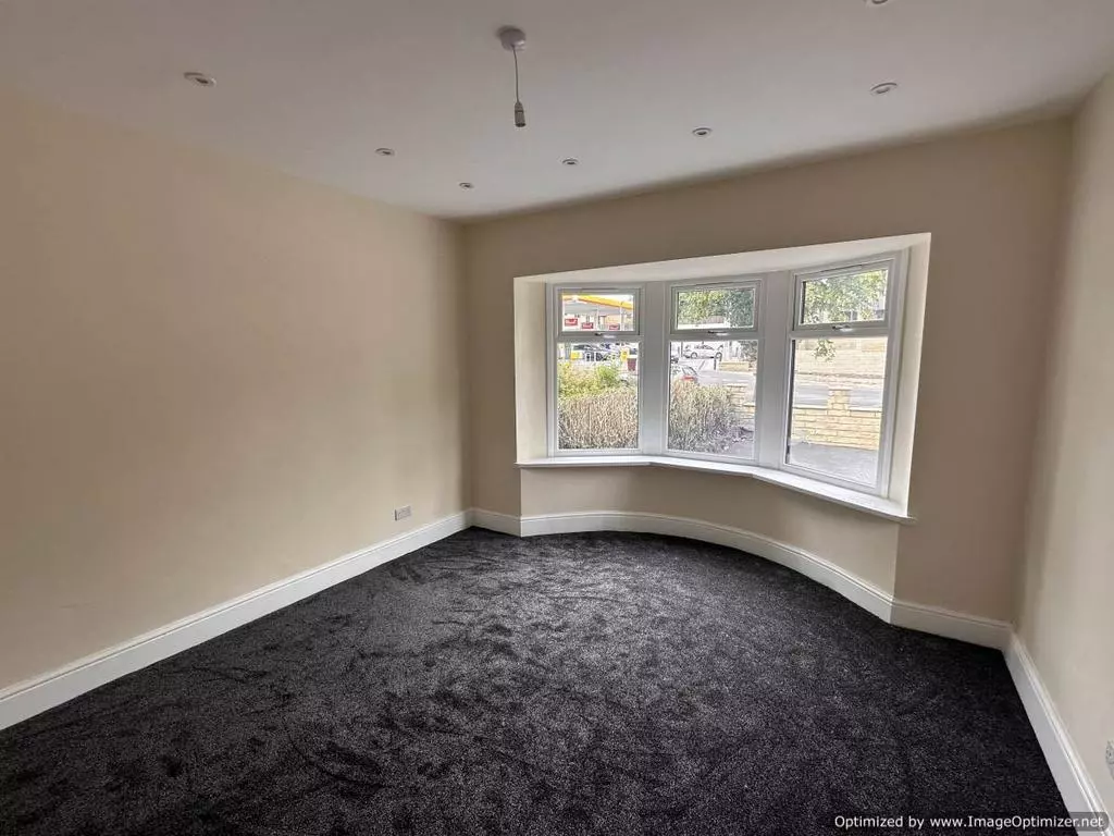 image-2-1024×1024 (4) £1,400 pcm (£323 pw)