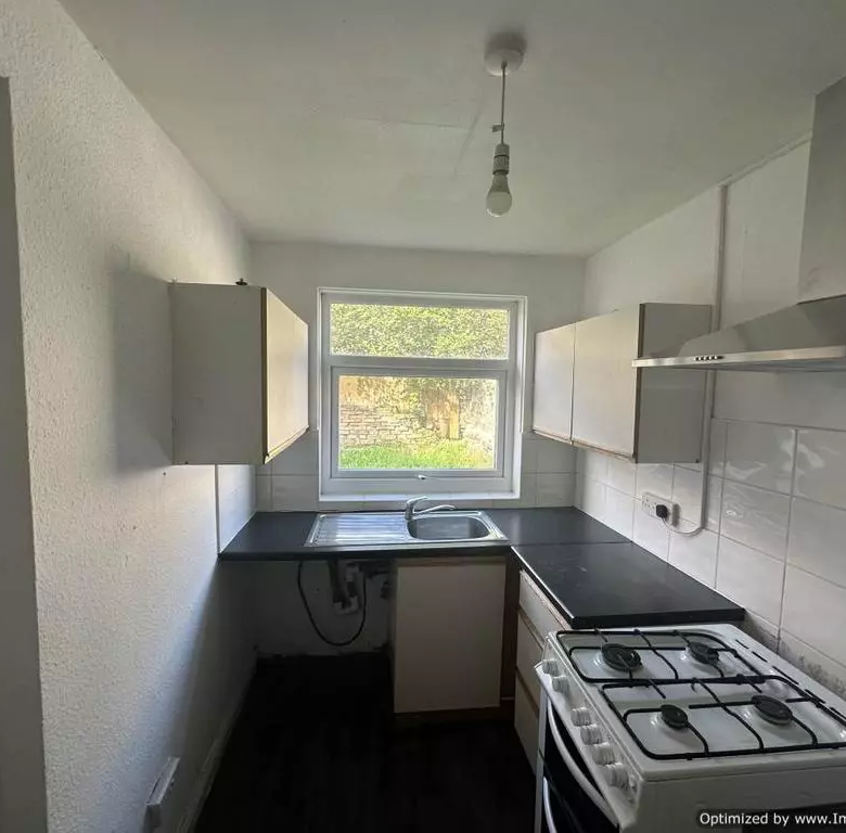 £650 pcm (£150 pw)