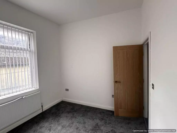 £675 pcm (£156 pw)