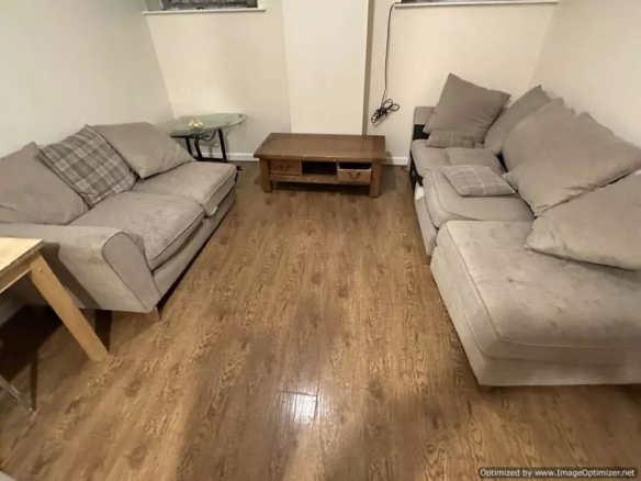 £550 pcm (£127 pw)