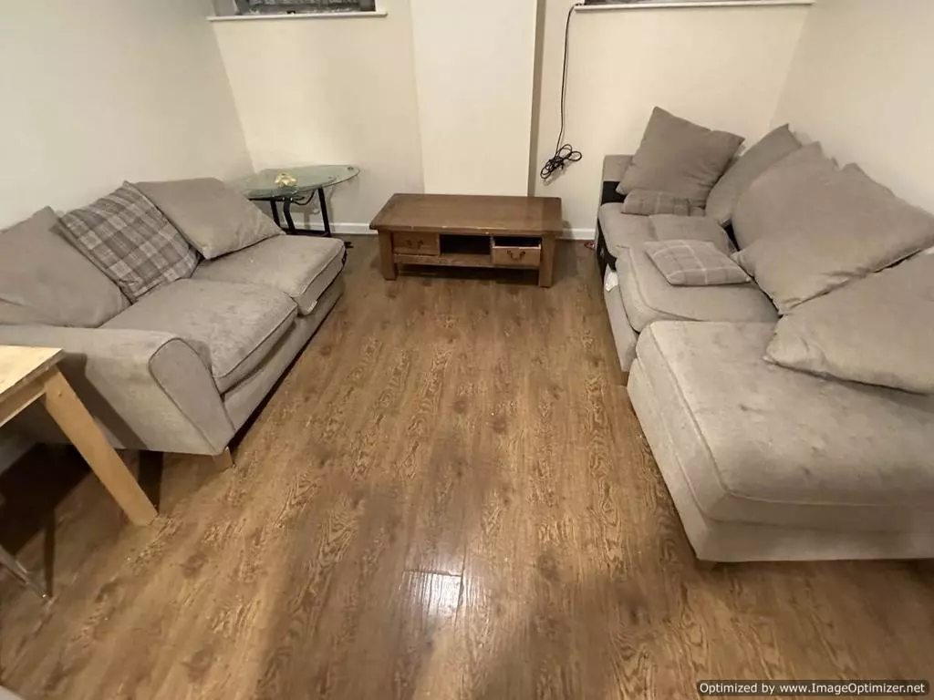 £550 pcm (£127 pw)